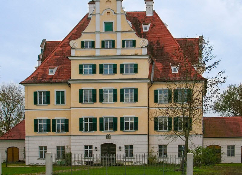 Niederraunau Schloss, Germany
